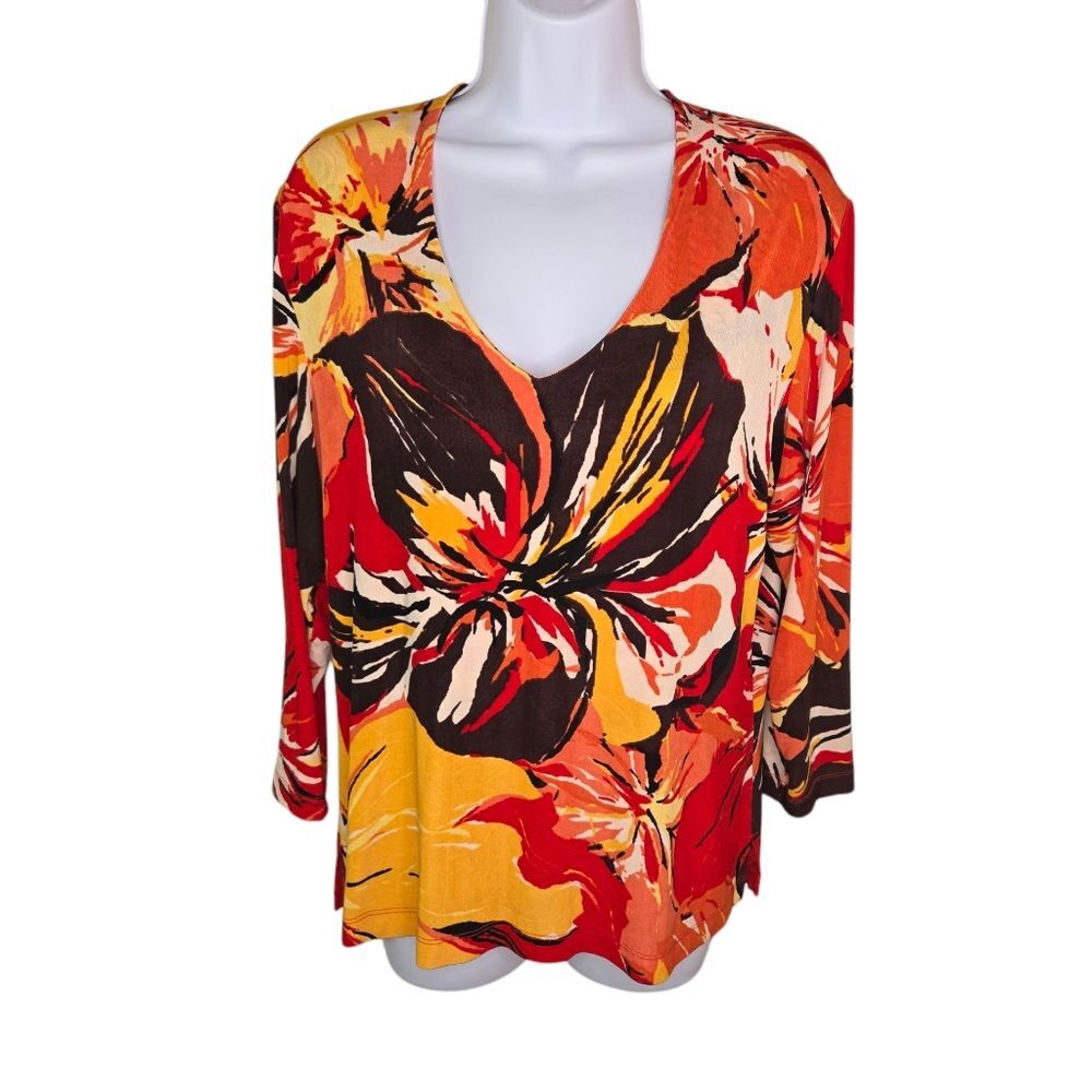 Chico's Travelers Slinky Knit V-neck Floral Print Blouse Top Size 2 Medium